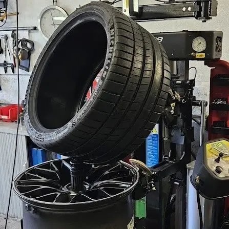 Changement-pneus-Porsche-Lausanne