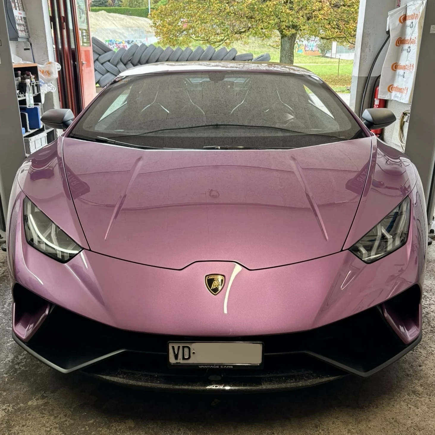 Pneus-Lamborghini-Lausanne