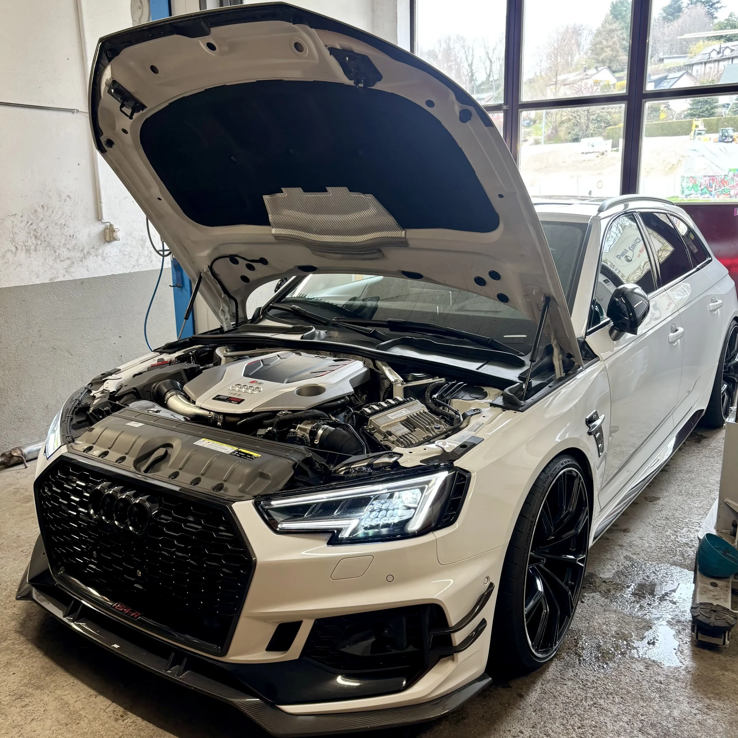 Audi-RS4-ABT-pneus-Lausanne