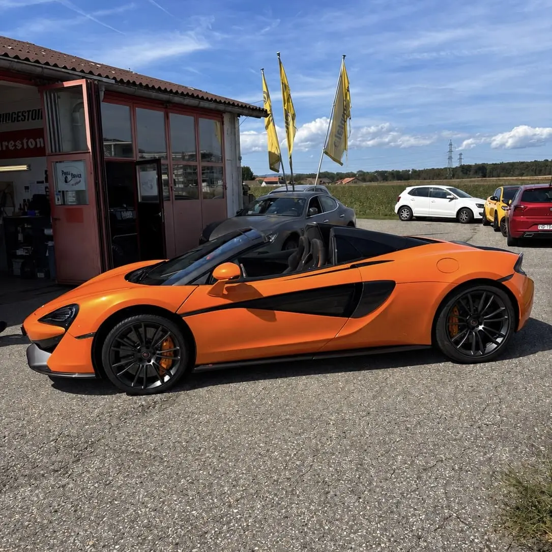 Pneus-McLaren-Lausanne